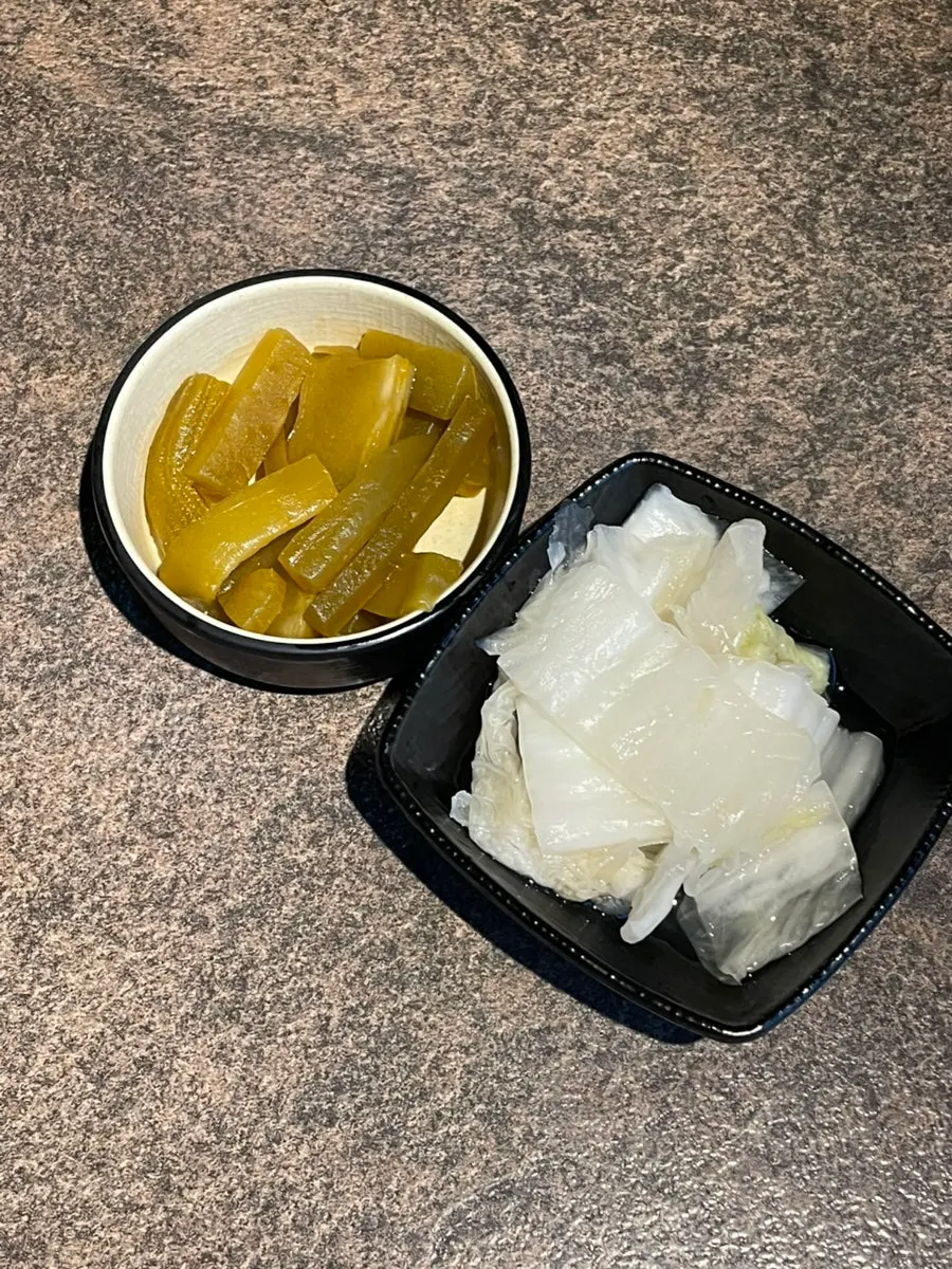 백김치와 궁채장아찌 밑반찬