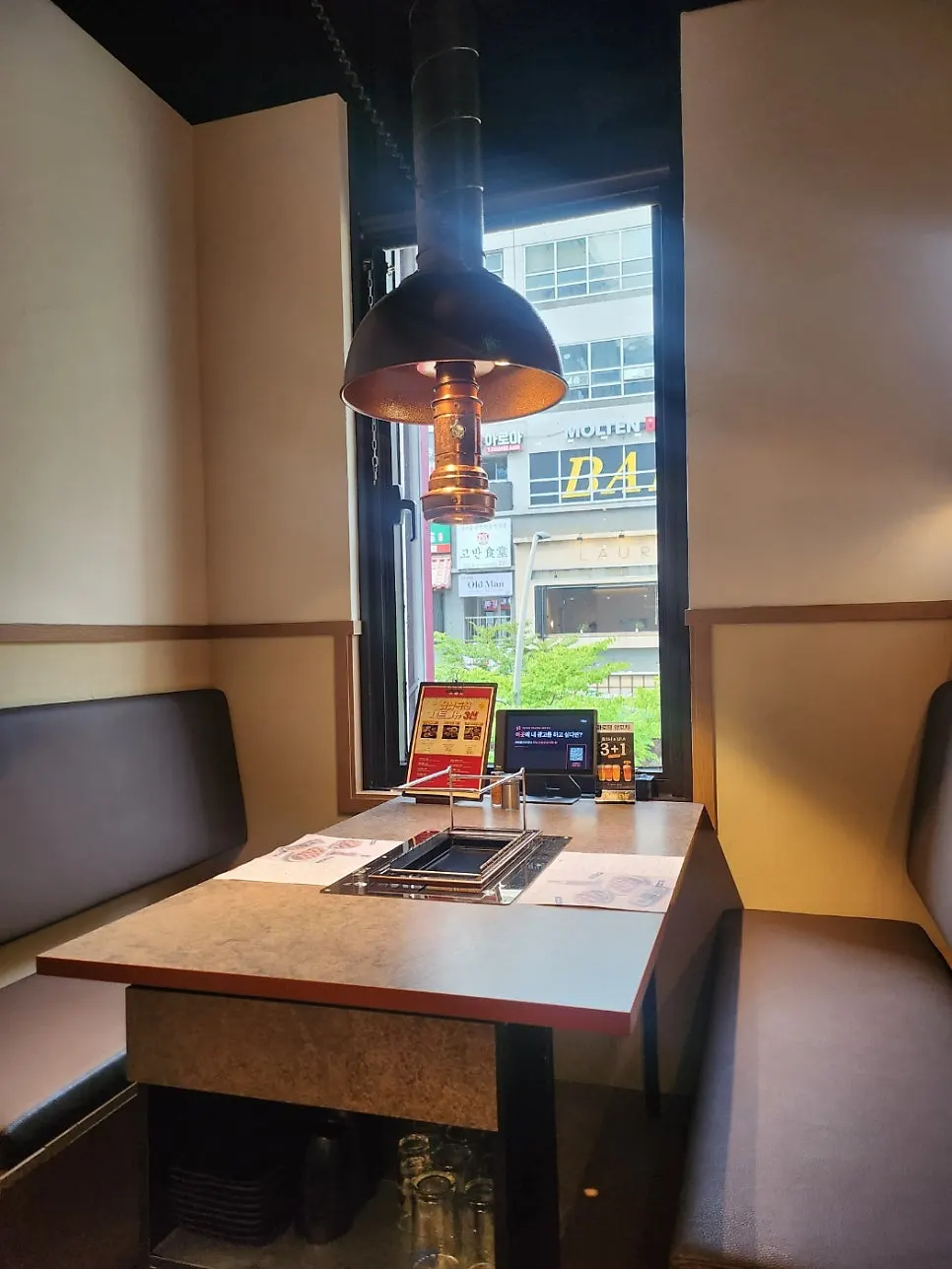 Table with charcoal grill at Hwarodam Yang Kkochi