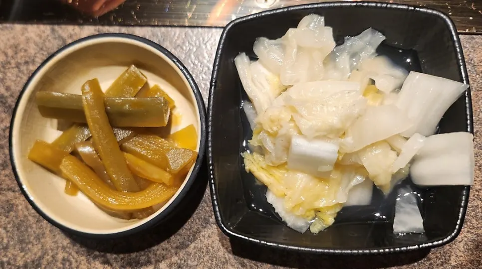 Baek-kimchi and side dishes served by default