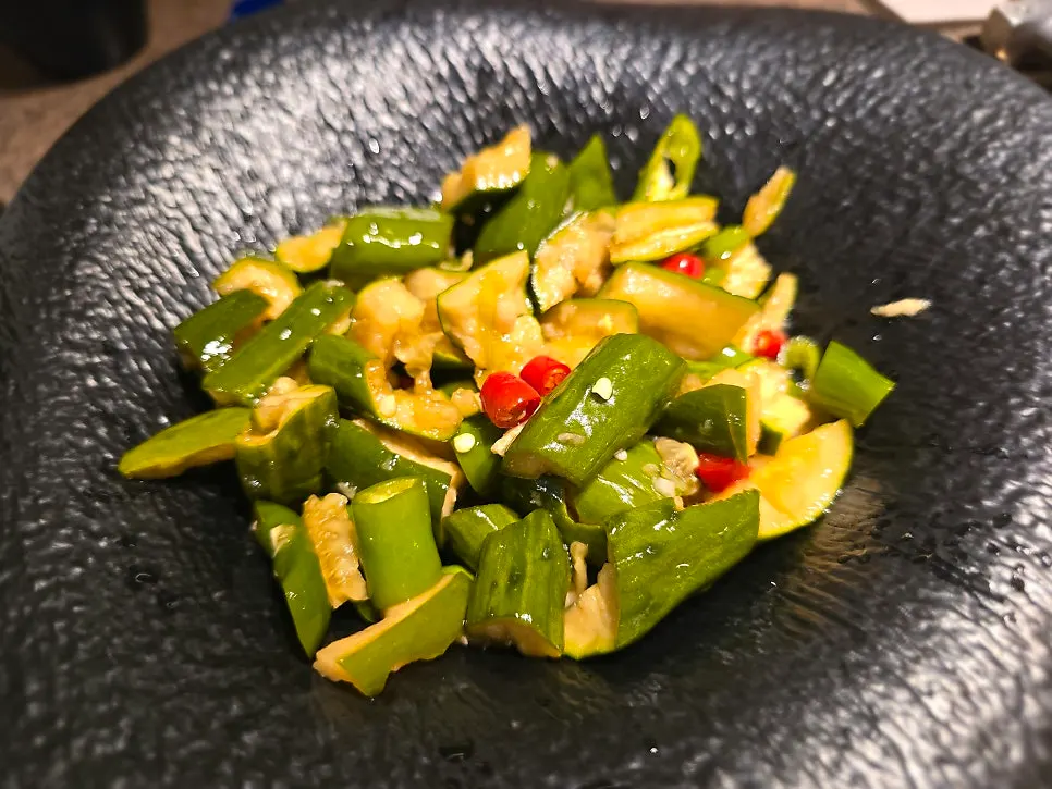Smashed cucumber with chili