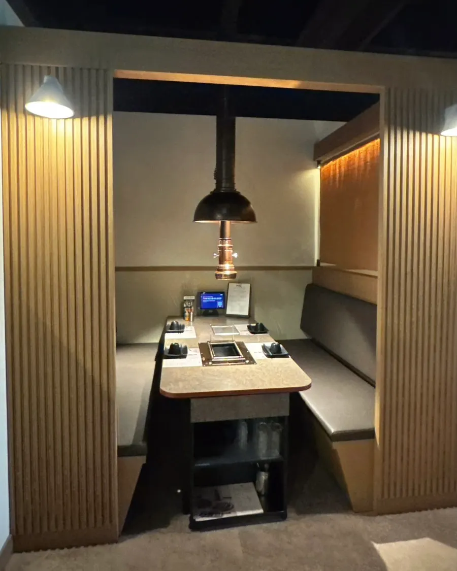 Clean interior of Hwarodam Yang Kkochi Magok