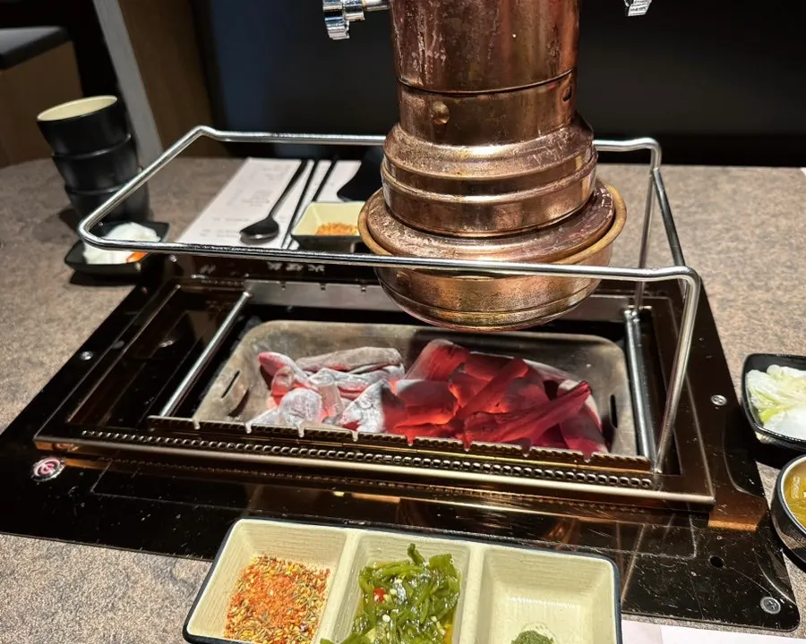 Charcoal grill at the Hwarodam Yang Kkochi table