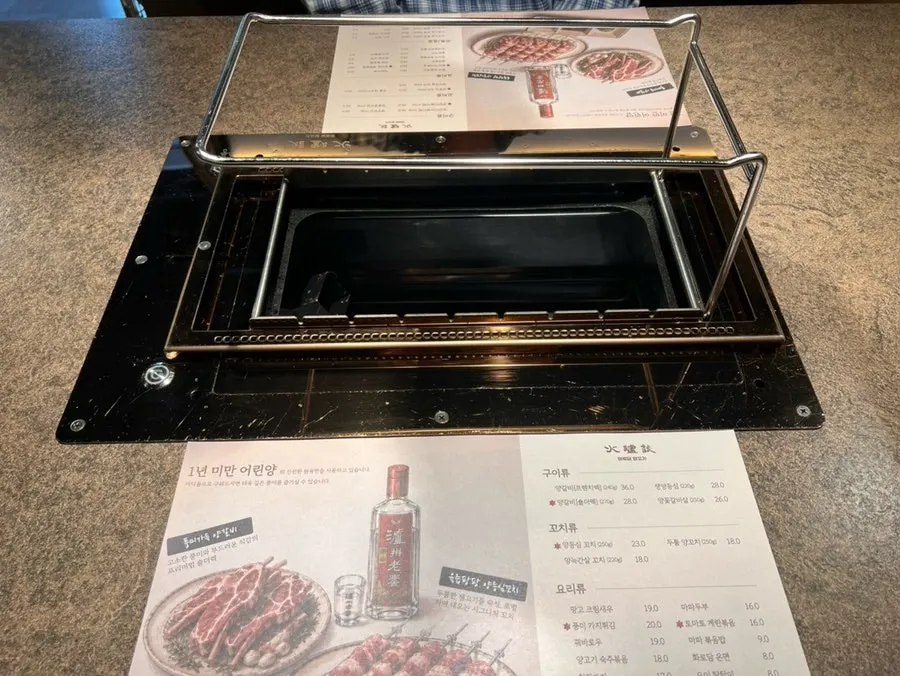 기본 세팅된 반찬과 식기