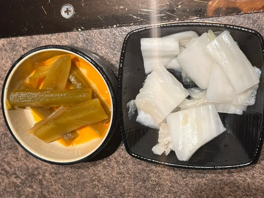 기본찬으로 나온 마라맛궁채