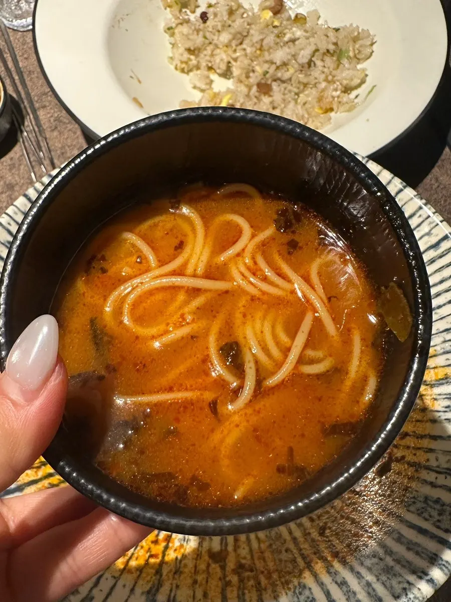얼큰한 국물의 화로담 온면