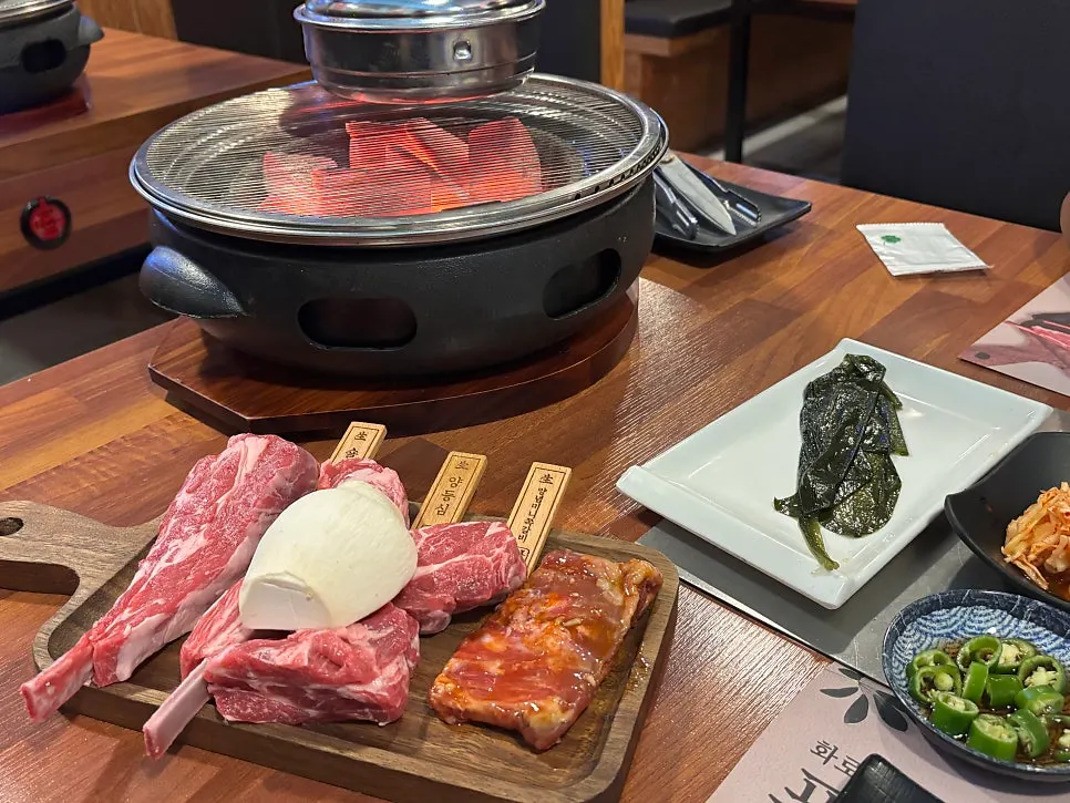 부위별 푯말이 놓인 숄더·양등심·양념미니쪽갈비