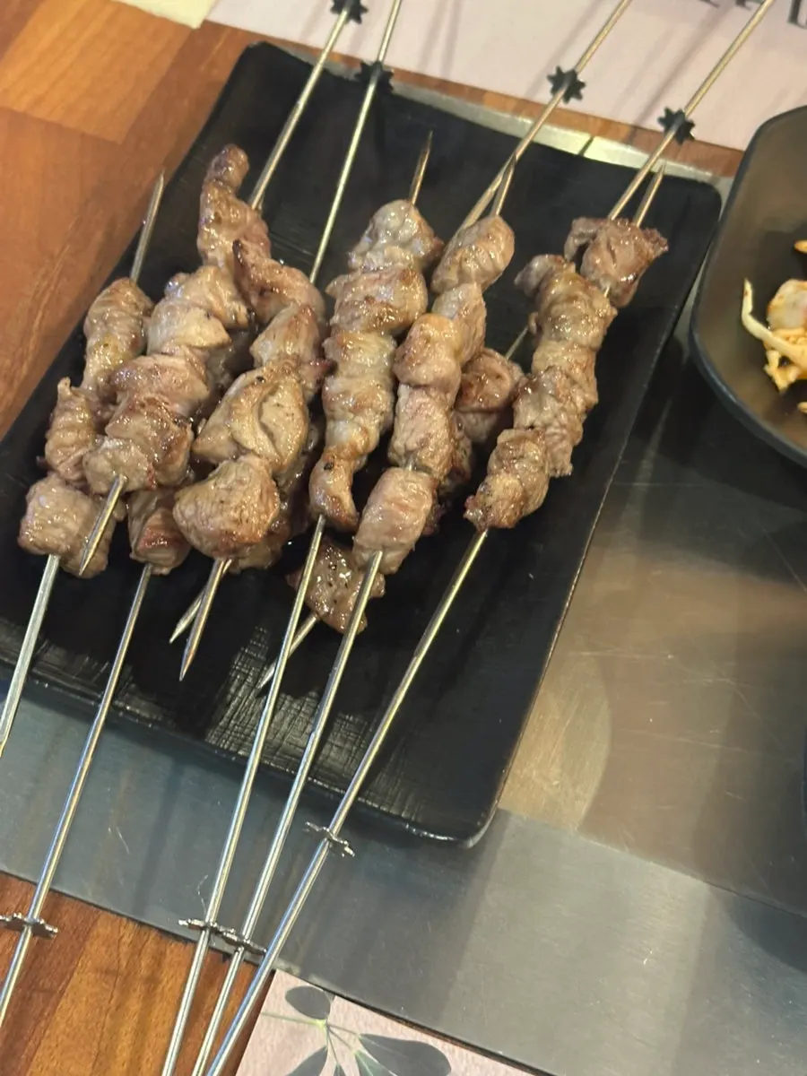 집게 방향을 맞춰 놓아준 양꼬치