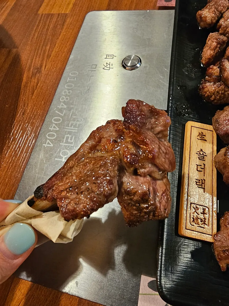 노릇하게 익은 숄더랙 단면