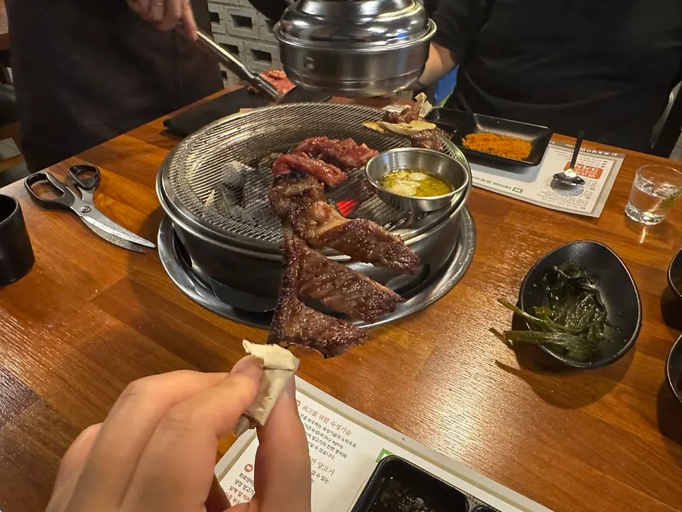 뼈째 구운 양고기 숄더랙