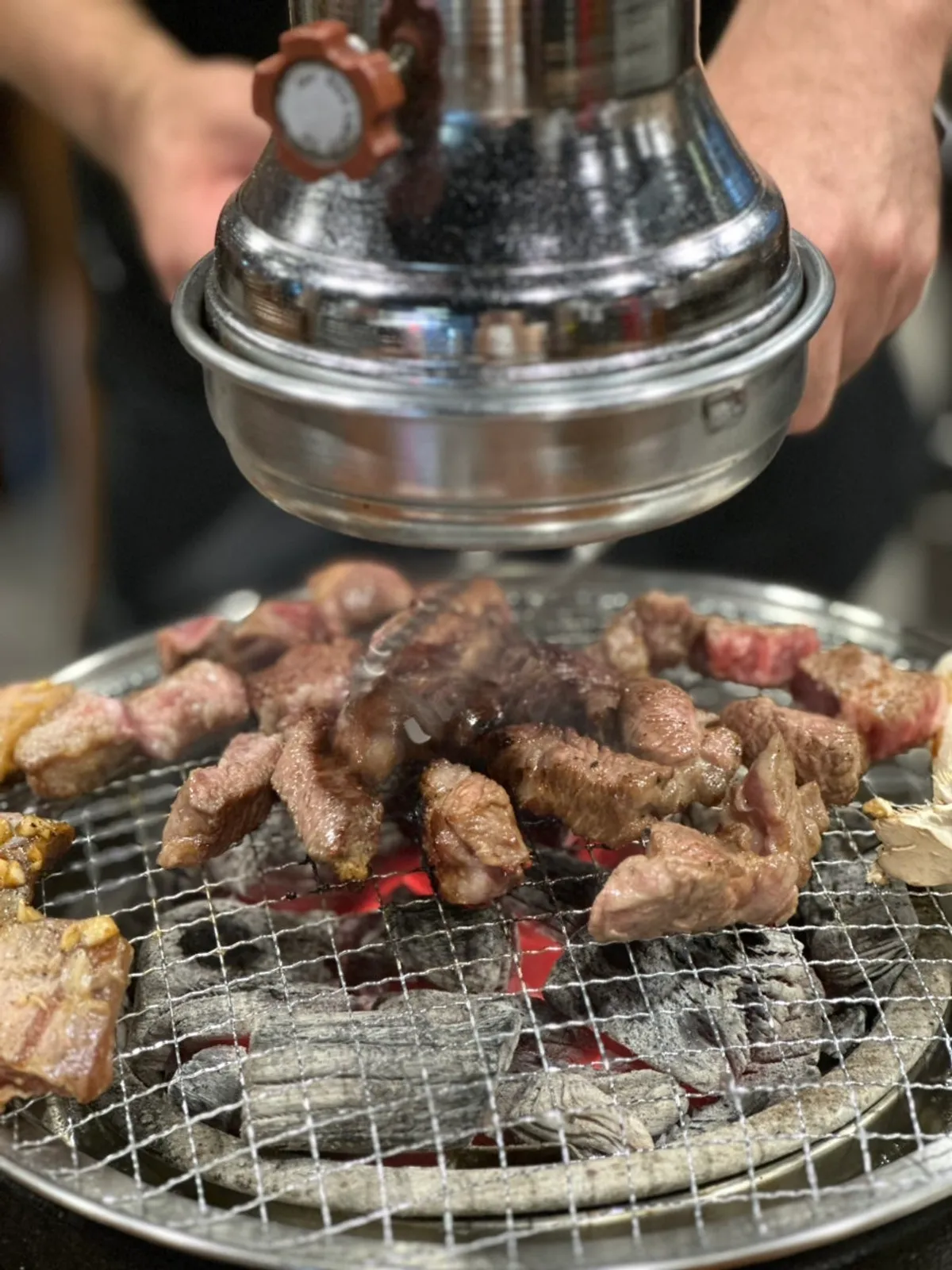 화로에 올려 굽는 양고기 모듬
