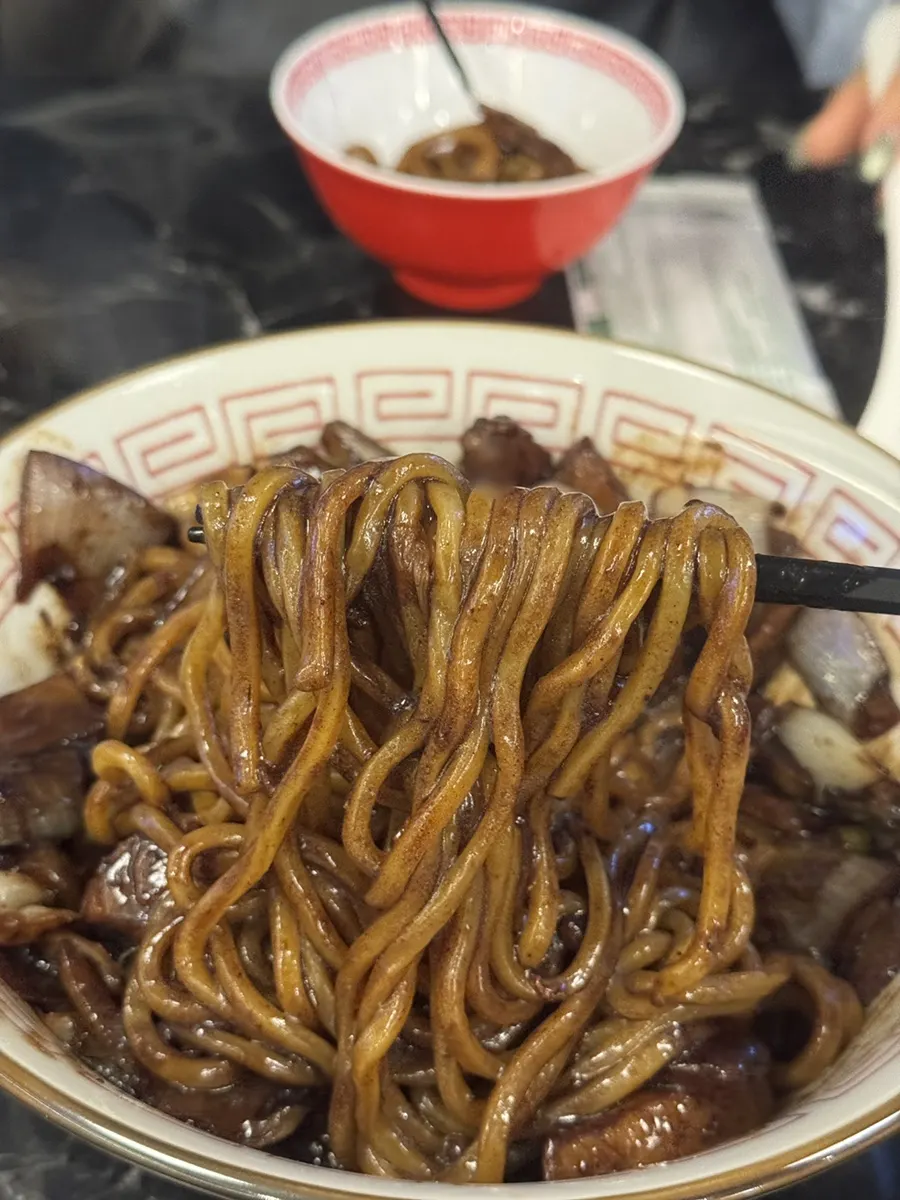 Ganjajang mixed with plenty of meat and onion