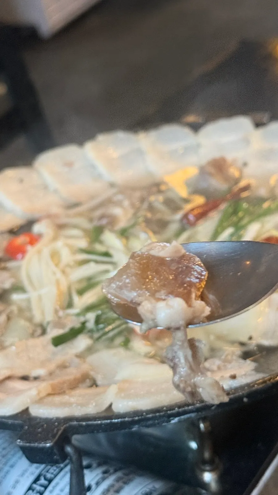 가운데가 움푹 파인 한우스지수육전골 냄비