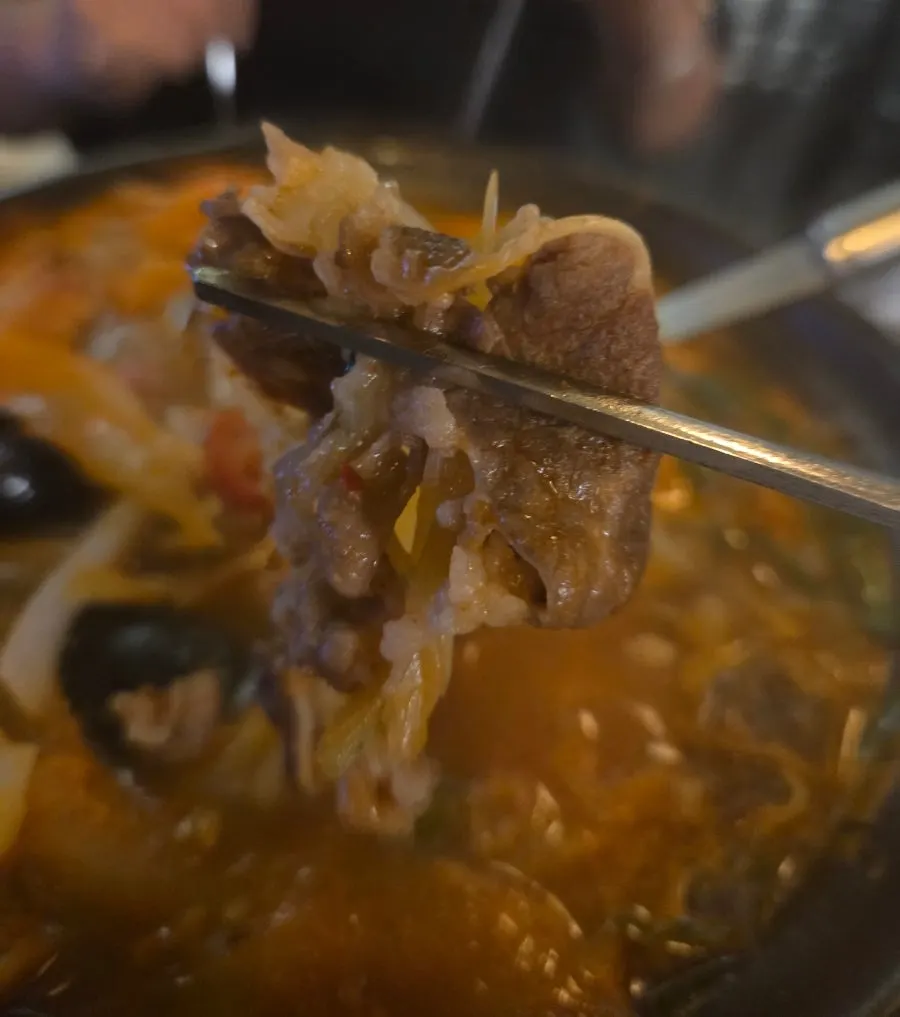 세게 끓여 국물이 졸아든 짬뽕탕