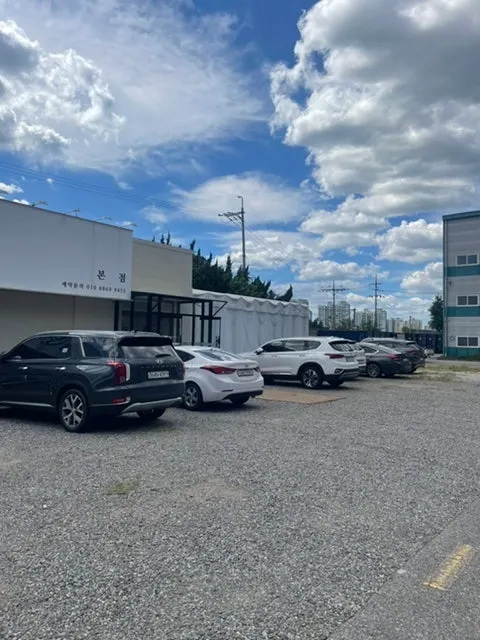 Dedicated parking area in front of Hwadamga