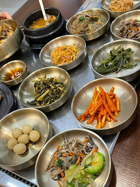 A full spread with bori-gulbi and grilled hairtail