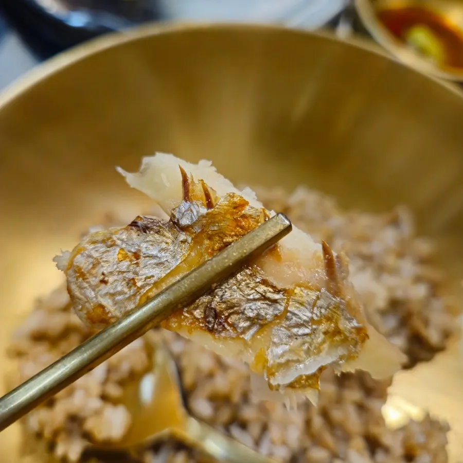 살을 발라 먹는 화덕 갈치구이