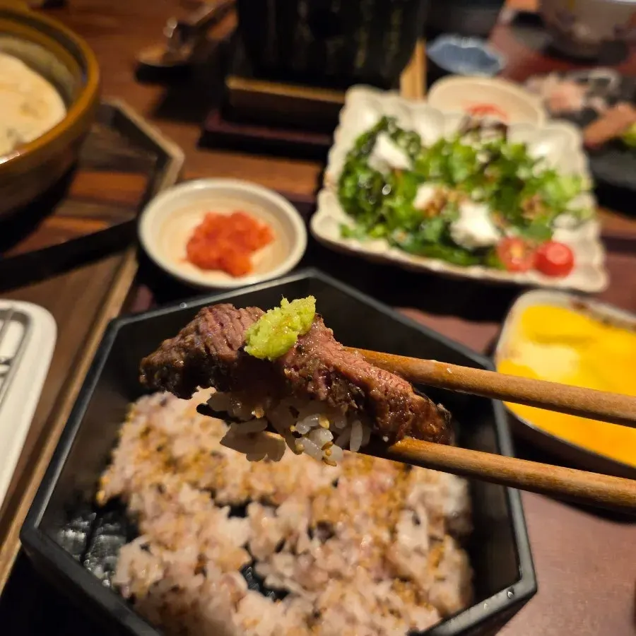 Meat and wasabi placed over rice
