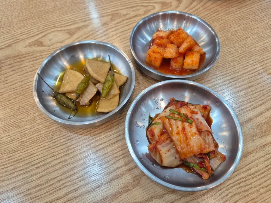 하가네나주곰탕 기본 반찬 상차림