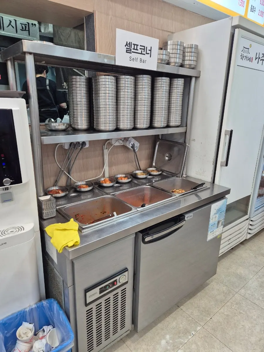 국밥과 곁들이는 김치 반찬