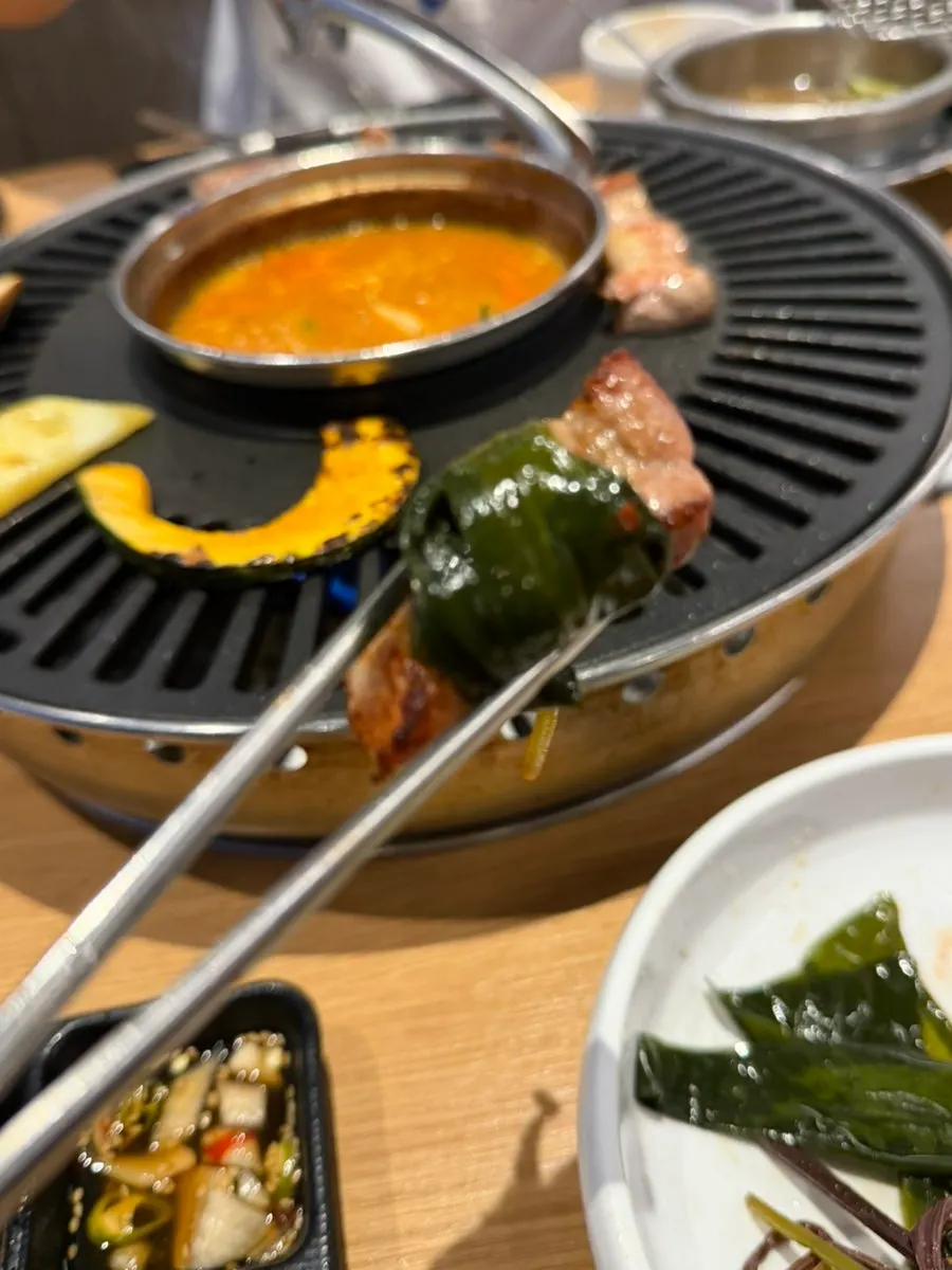 烤得金黃的生五花肉