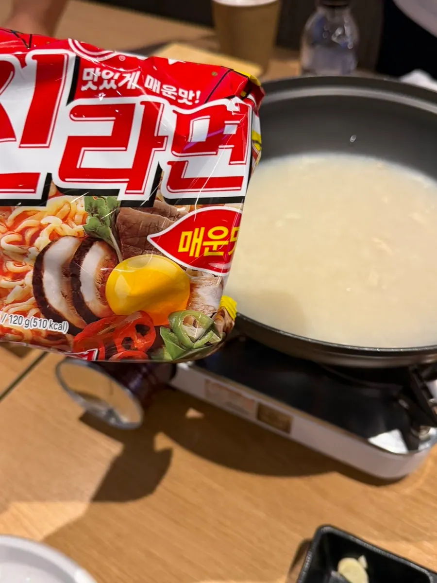 牛骨高湯包與辛拉麵