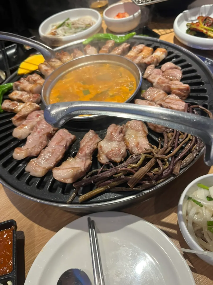 Water-aged meat served with bracken fern and vegetables