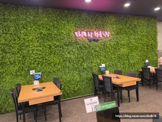 Room-like divided seating area at the butcher restaurant