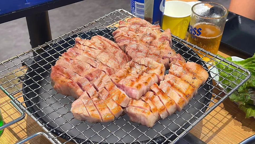 초벌해 나온 마블목살과 생삼겹살