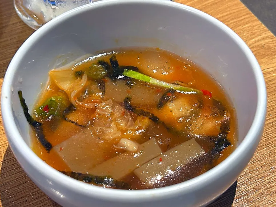 기본 반찬으로 나온 파채와 묵사발