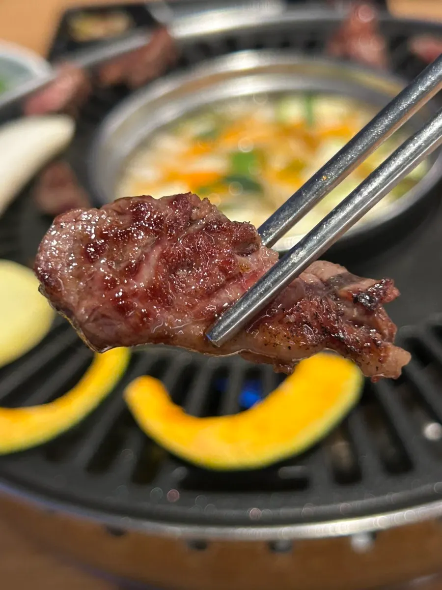 Finishing the pre-grilled meat on the grill