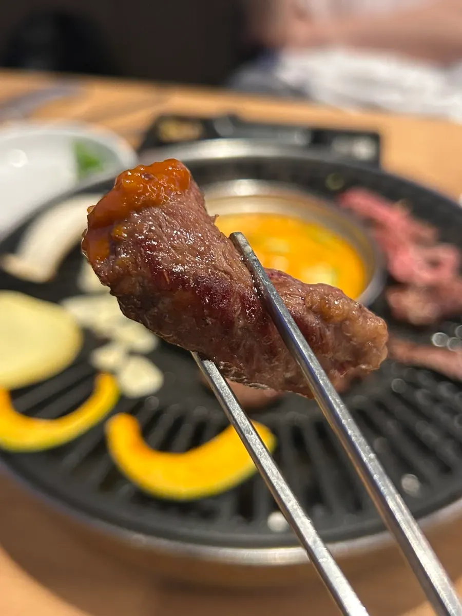 Grilling galbisal and salchisal