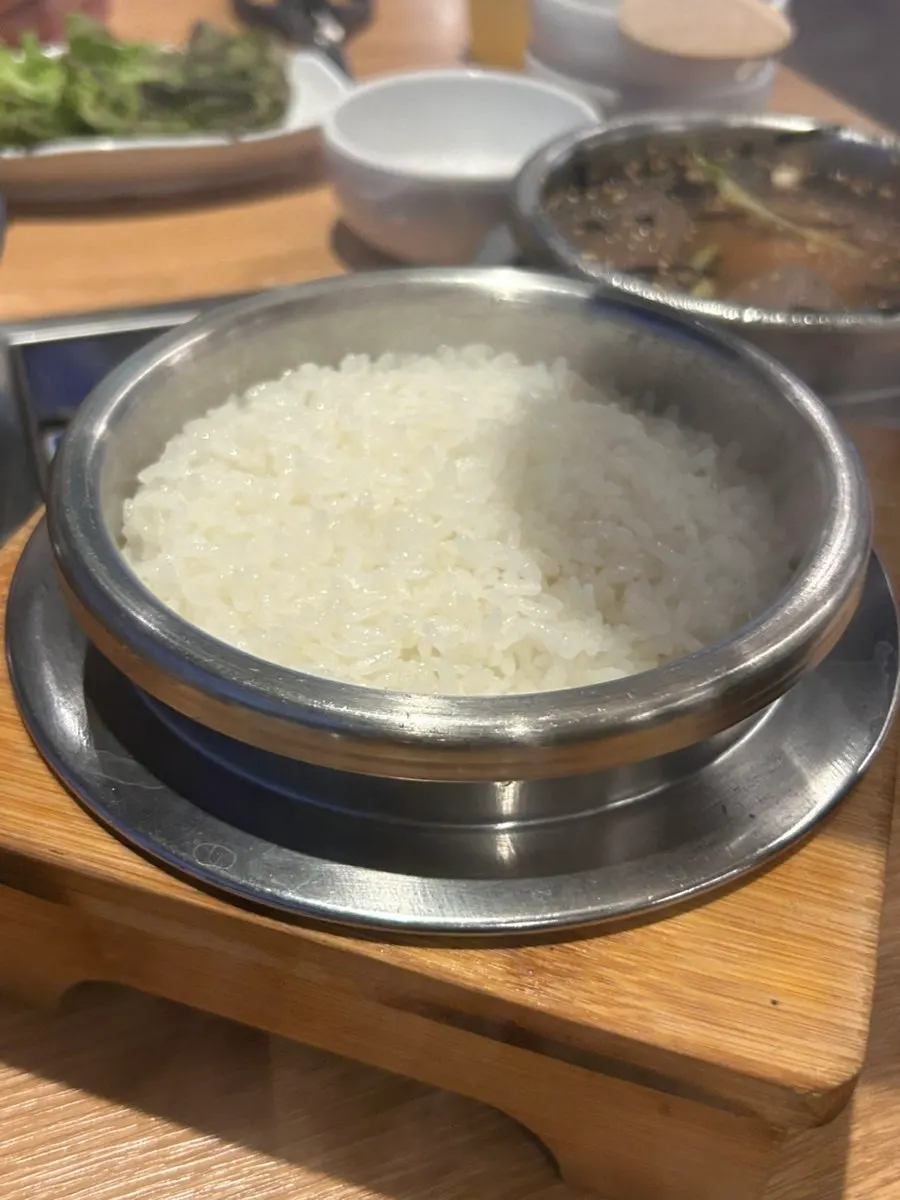 A juicy grilled-meat meal