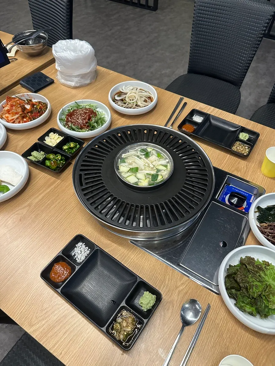육회와 고기집 기본 반찬