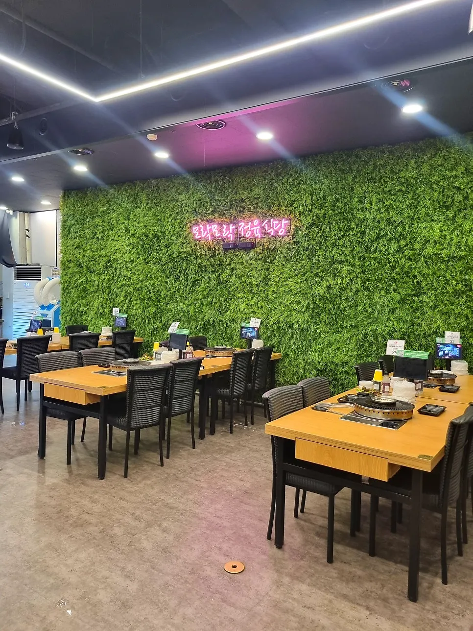 Spacious, comfortable restaurant interior