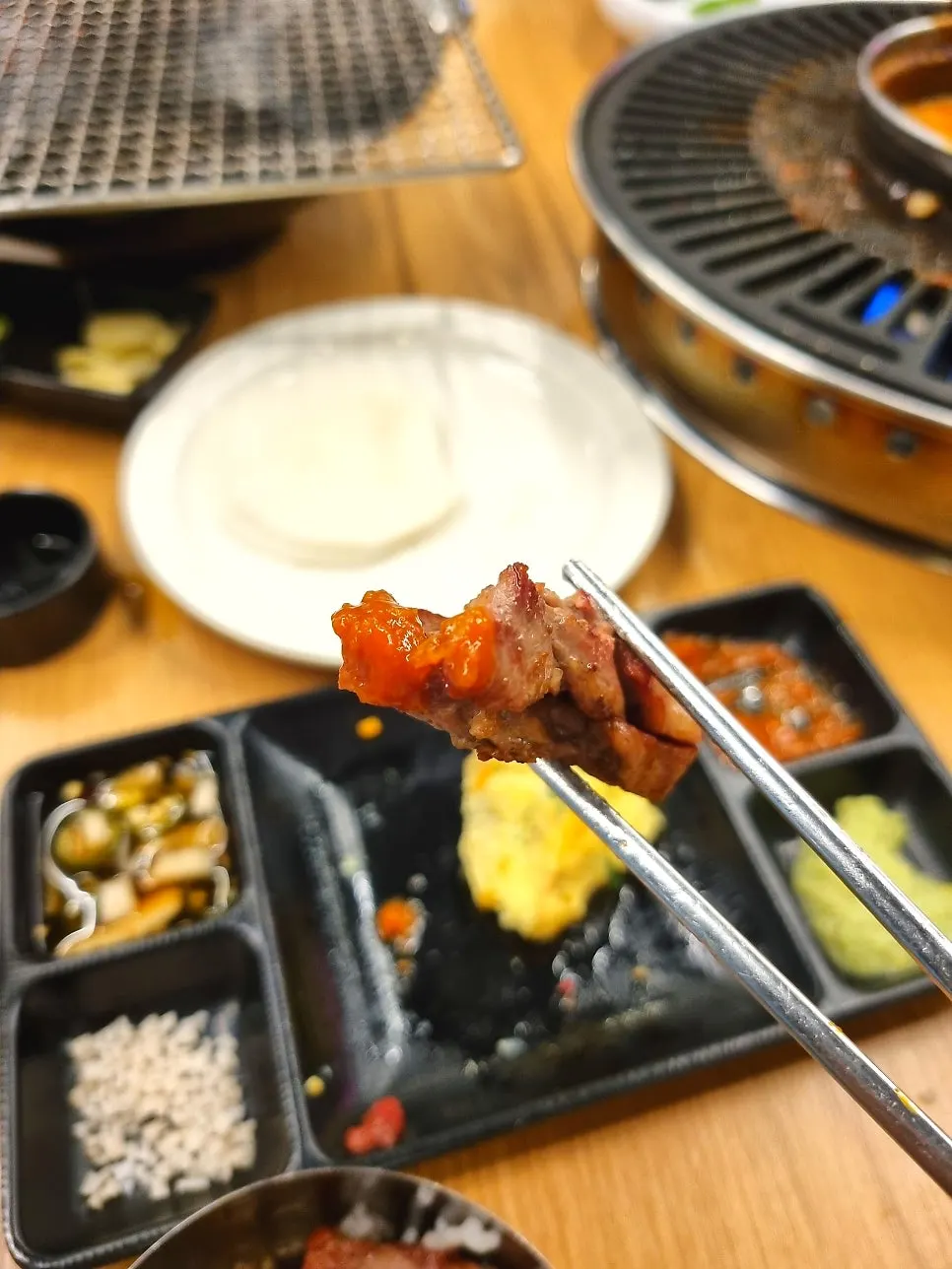 Doenjang stew bubbling in the center of the grill