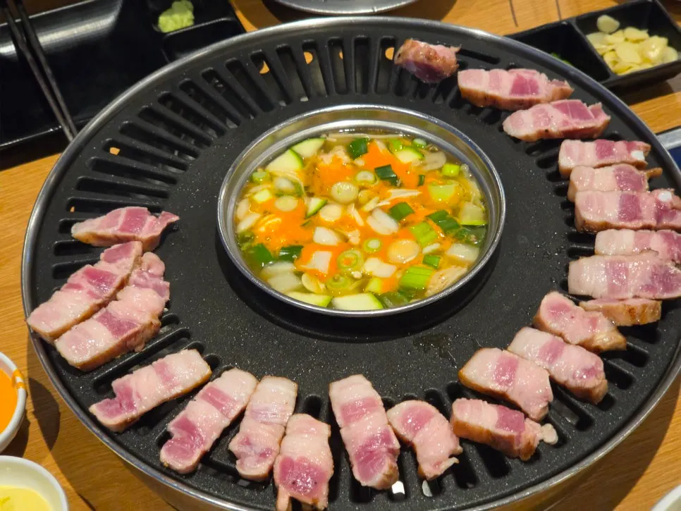 초벌 후 칼질해 준 고기
