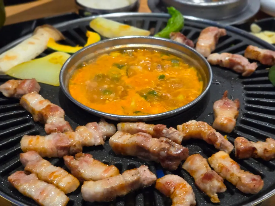 두부와 야채가 든 된장찌개