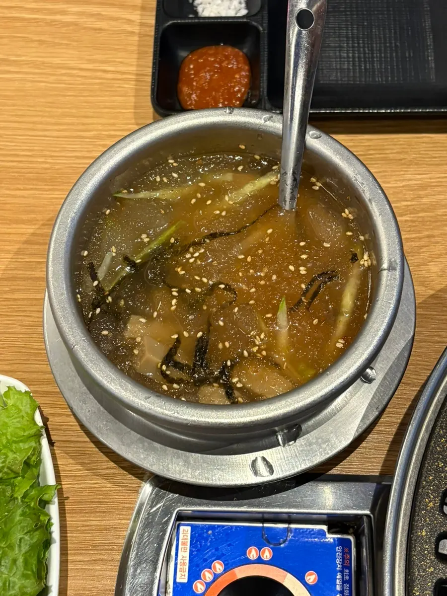 상차림 서비스로 제공된 육회