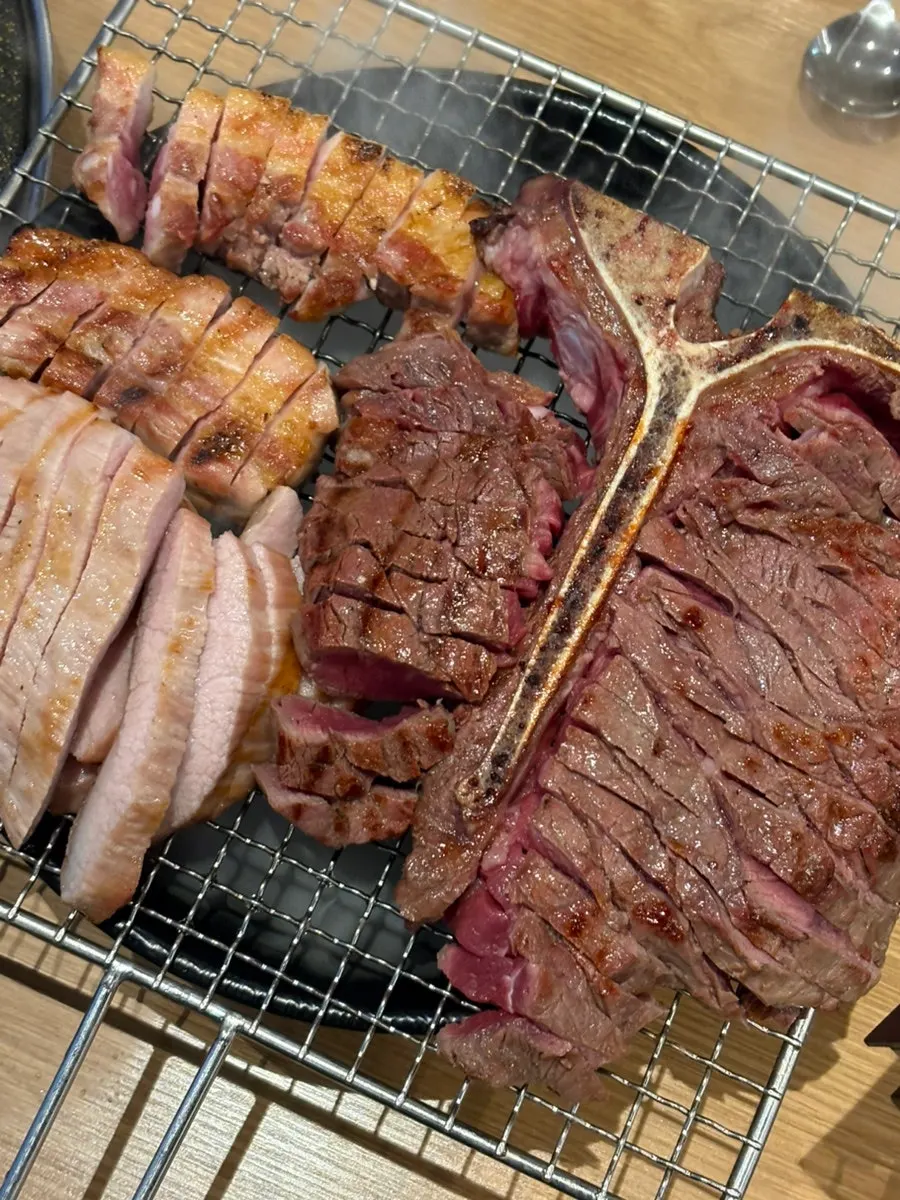 다시 세팅된 커팅 고기