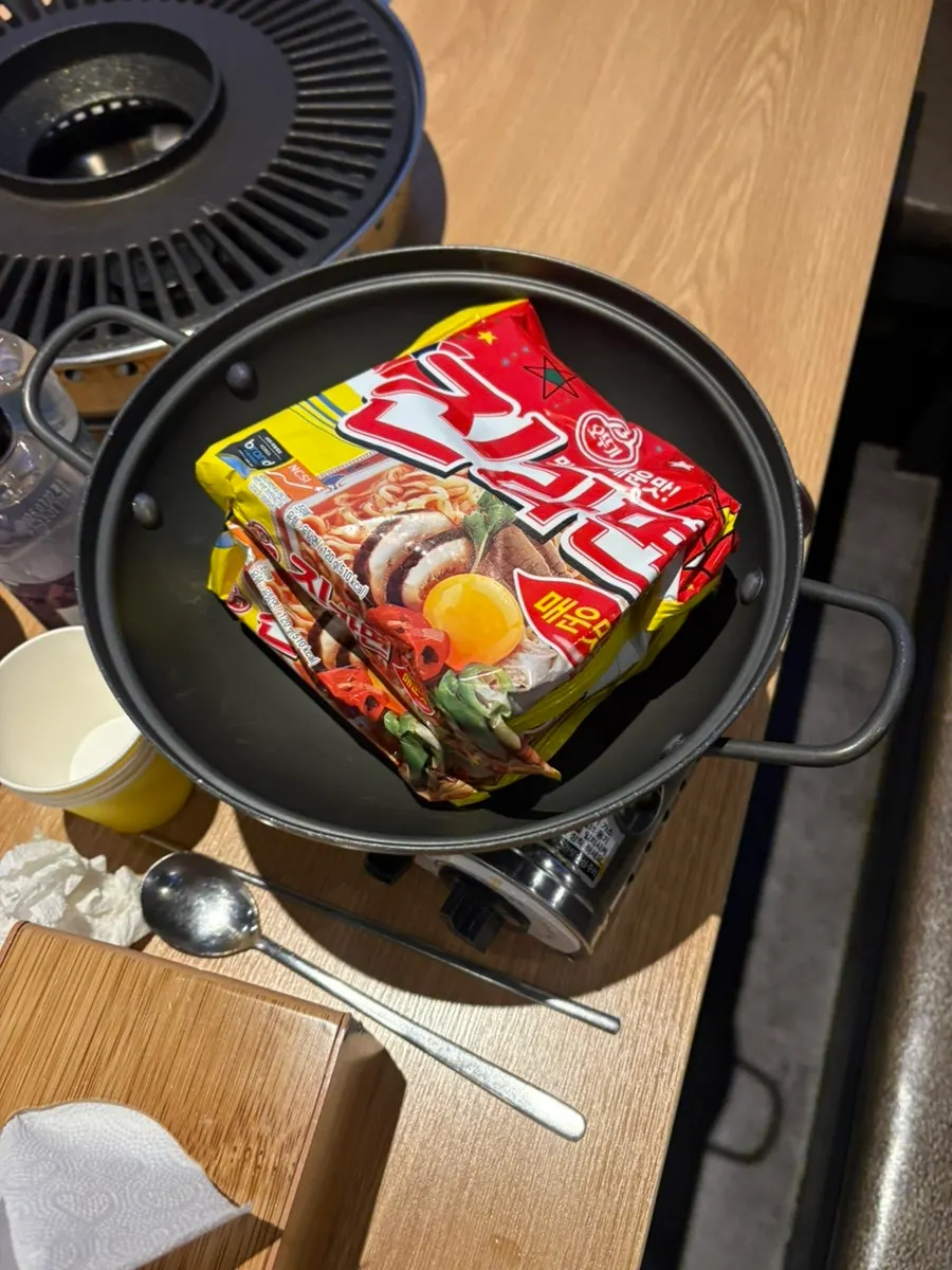 야채까지 리필되는 된장찌개