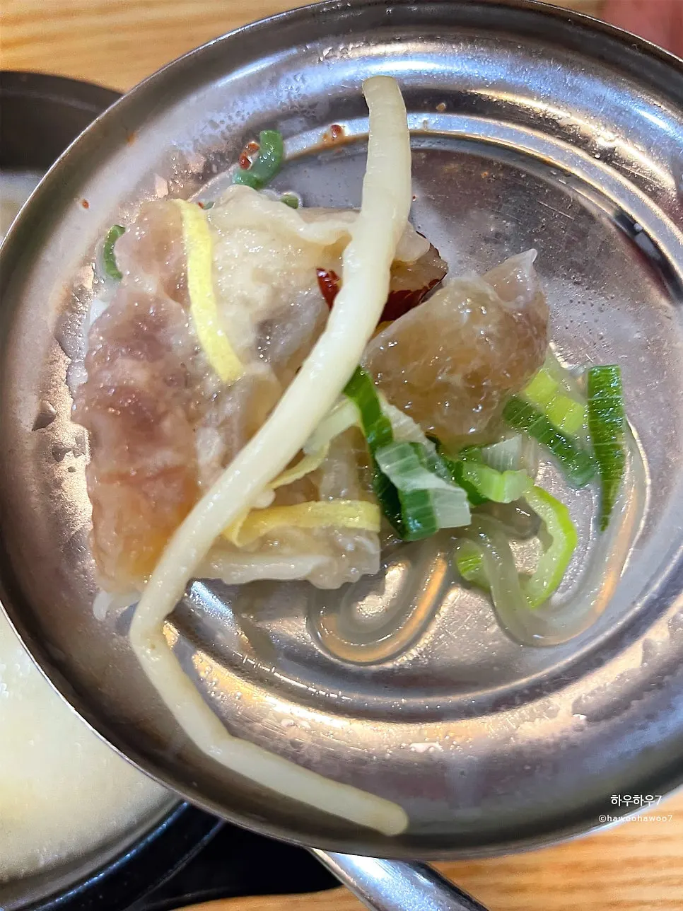 A spoonful of cartilage meat lifted from the bowl