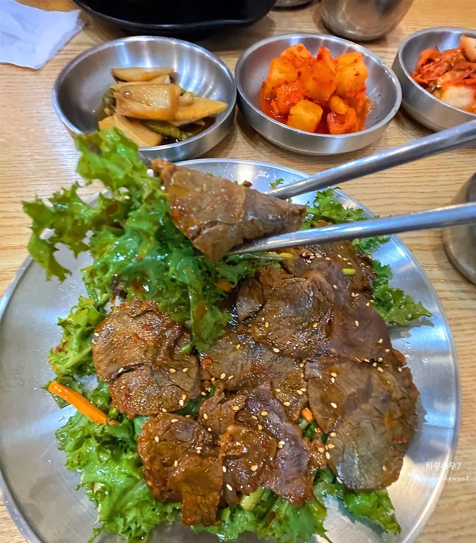 Lean boiled pork with chive salad