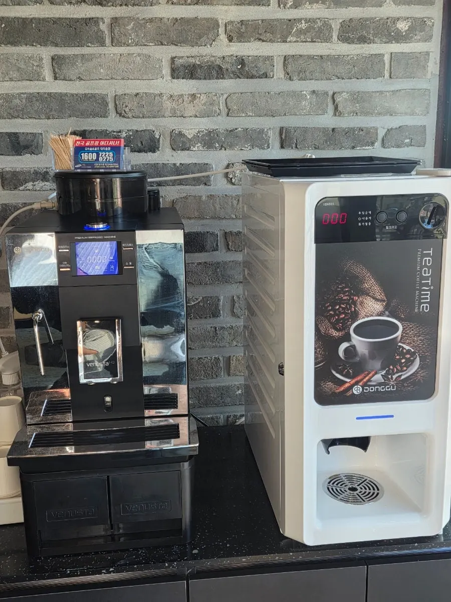 Drip coffee and instant coffee machines at the counter