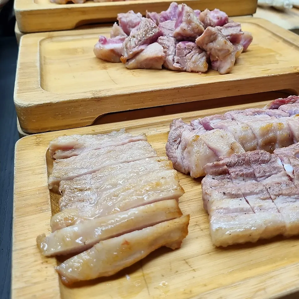 Pre-seared pork jowl