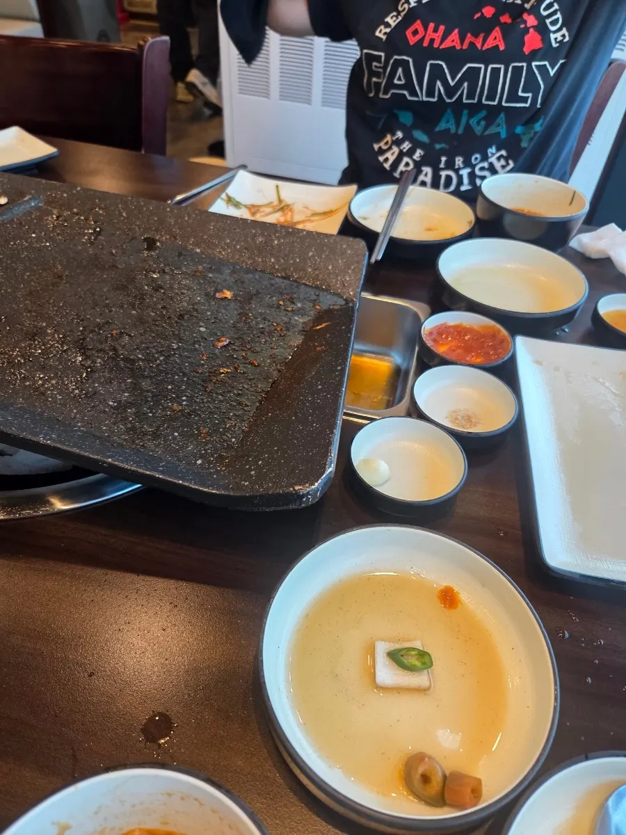 완식한 고기와 된장라면 그릇