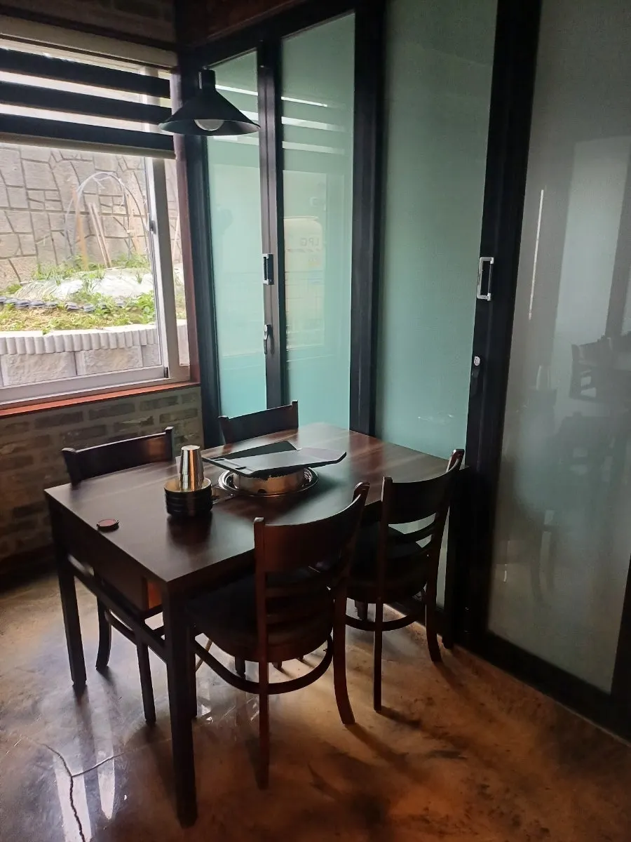 Inside the private room at Hwassi2192, suitable for group gatherings