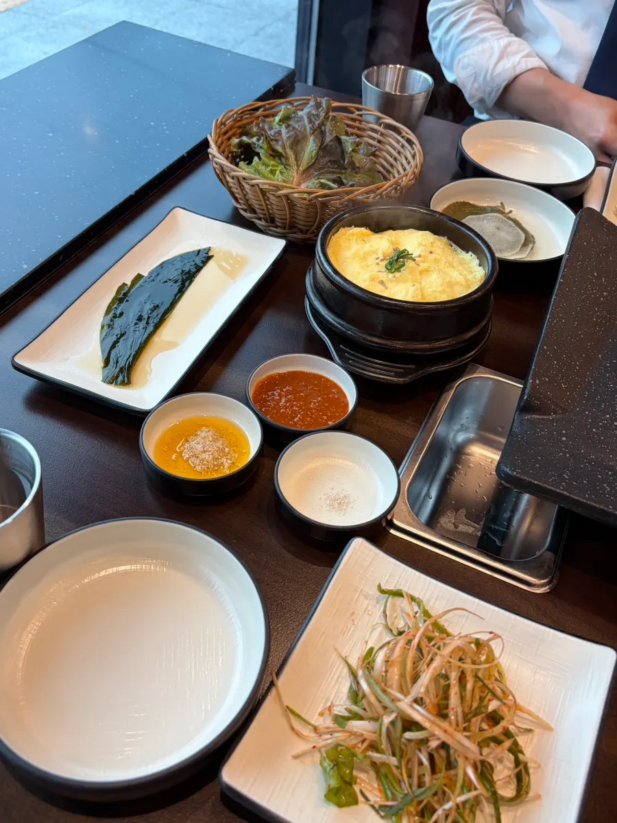기본찬을 담아 먹는 셀프바
