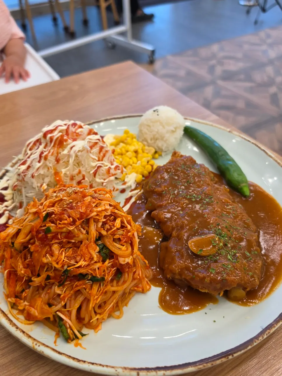 Jinsim jjolmyeon pork cutlet with a generous noodle portion