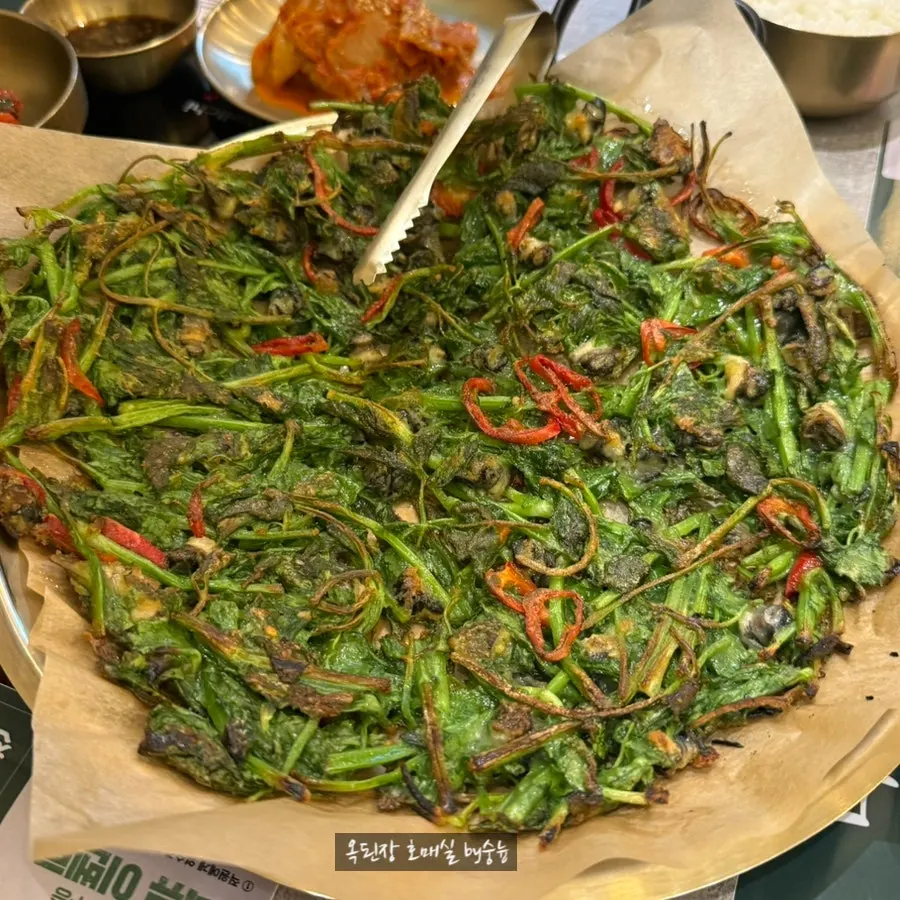 옥된장 우럭 미나리전 한 접시