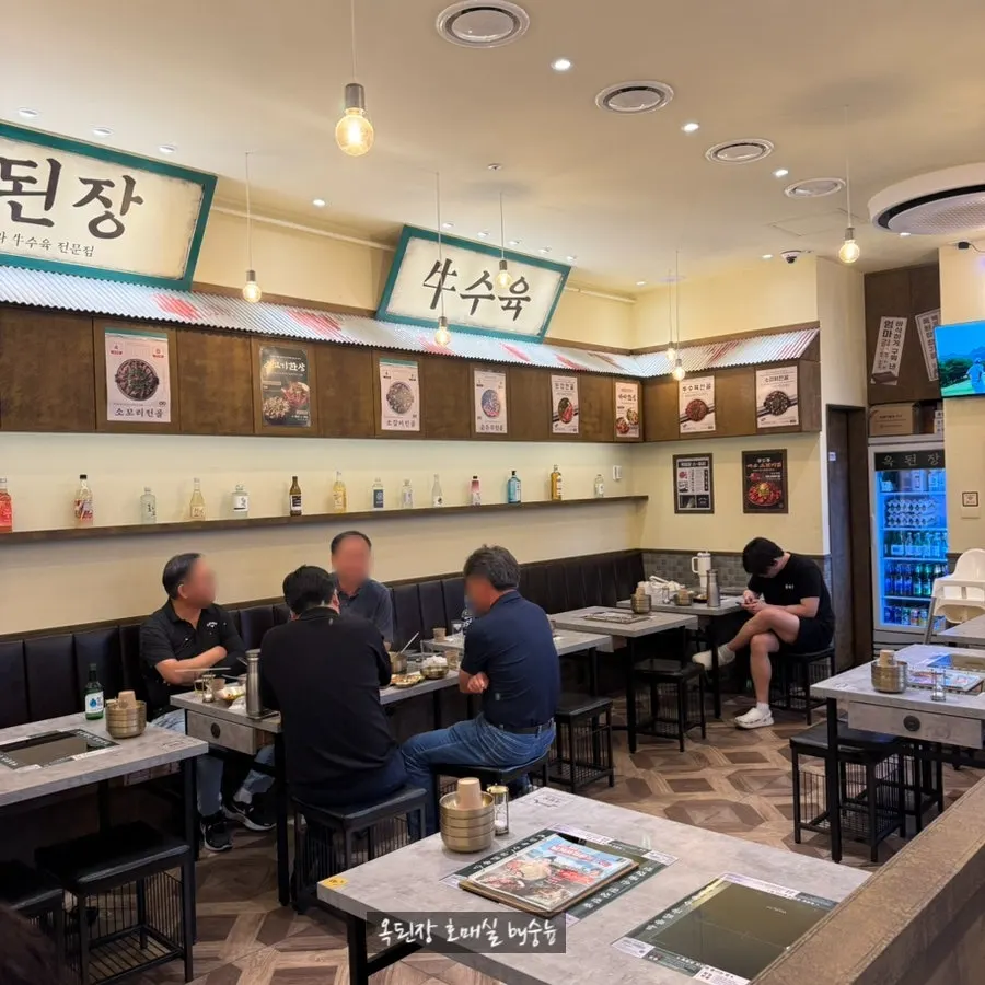 옥된장 수원호매실점 내부 좌석